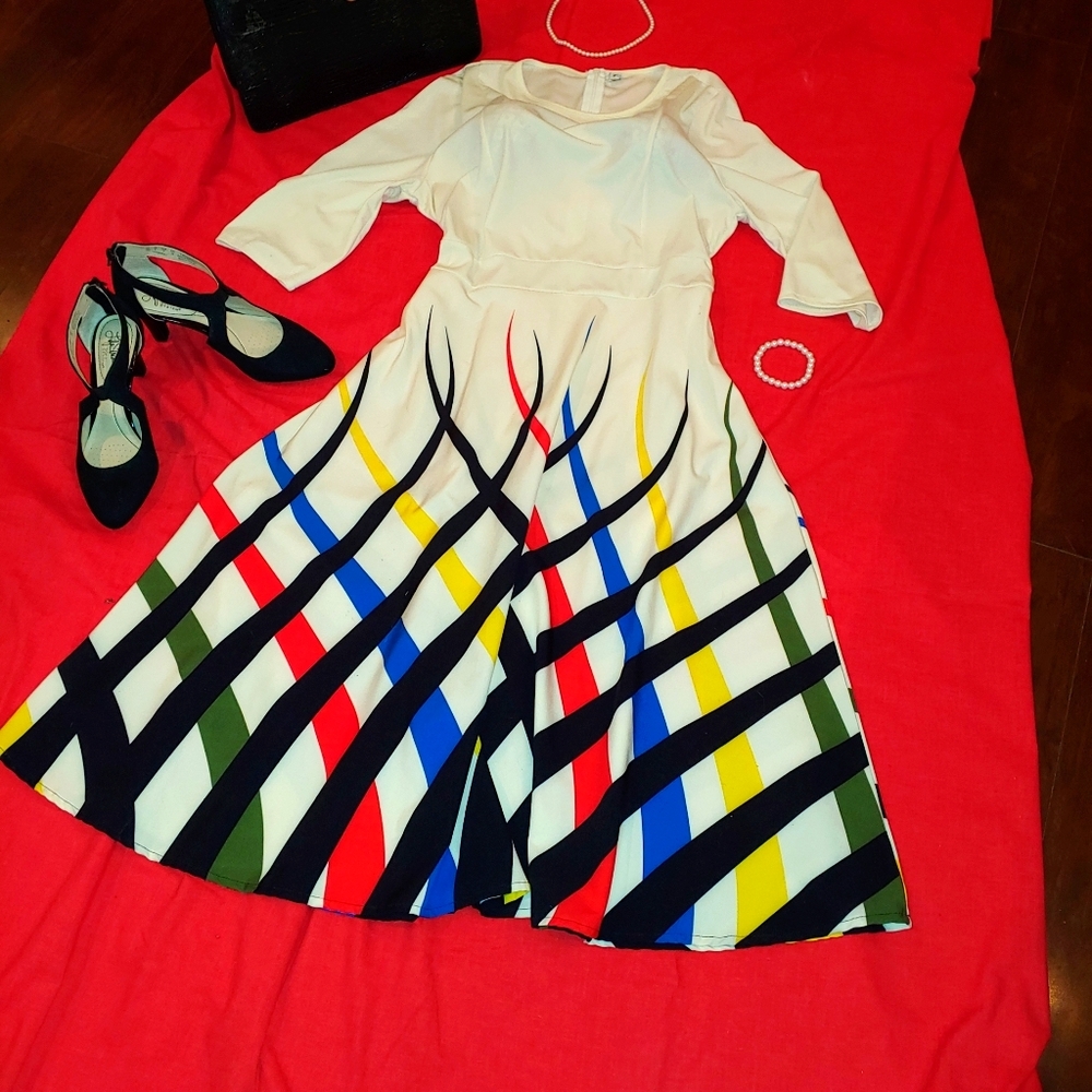 New. Size Med(10 ish)Geometric Swirl Bottom Dress